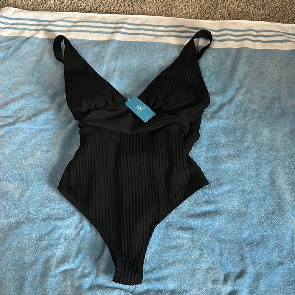 Cupshe Black Ribbed One Piece Swimsuit with Plunging V-Neck